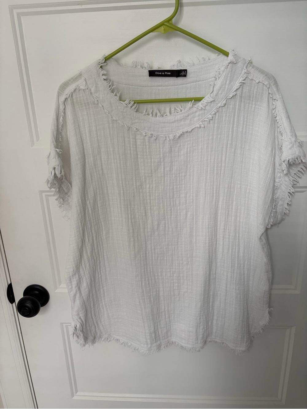 Doe & Rae White Frayed Short Sleeve Top